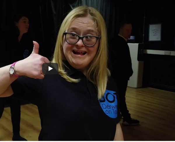 derwen college student gives thumbs up